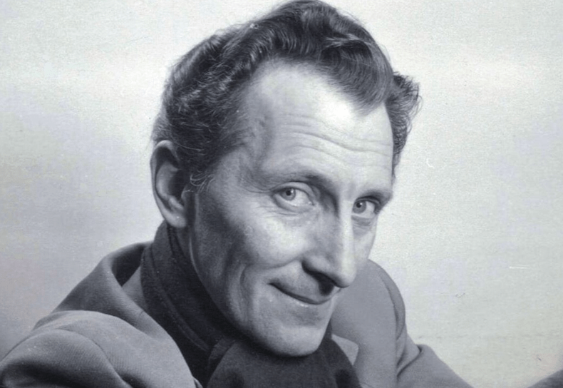 Peter Cushing, con quella faccia un po’&nbsp;così